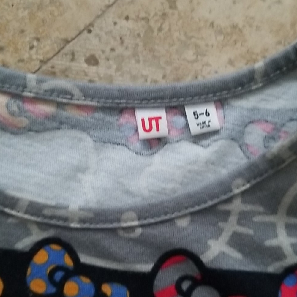 Hello Kitty gray top - Picture 2 of 4